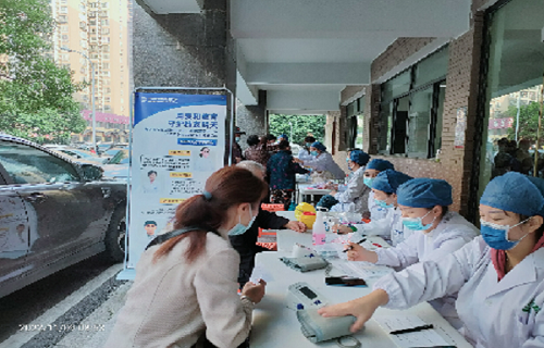 bg大游健康糖尿病门诊进社区开展2022联糖日义诊宣教活动